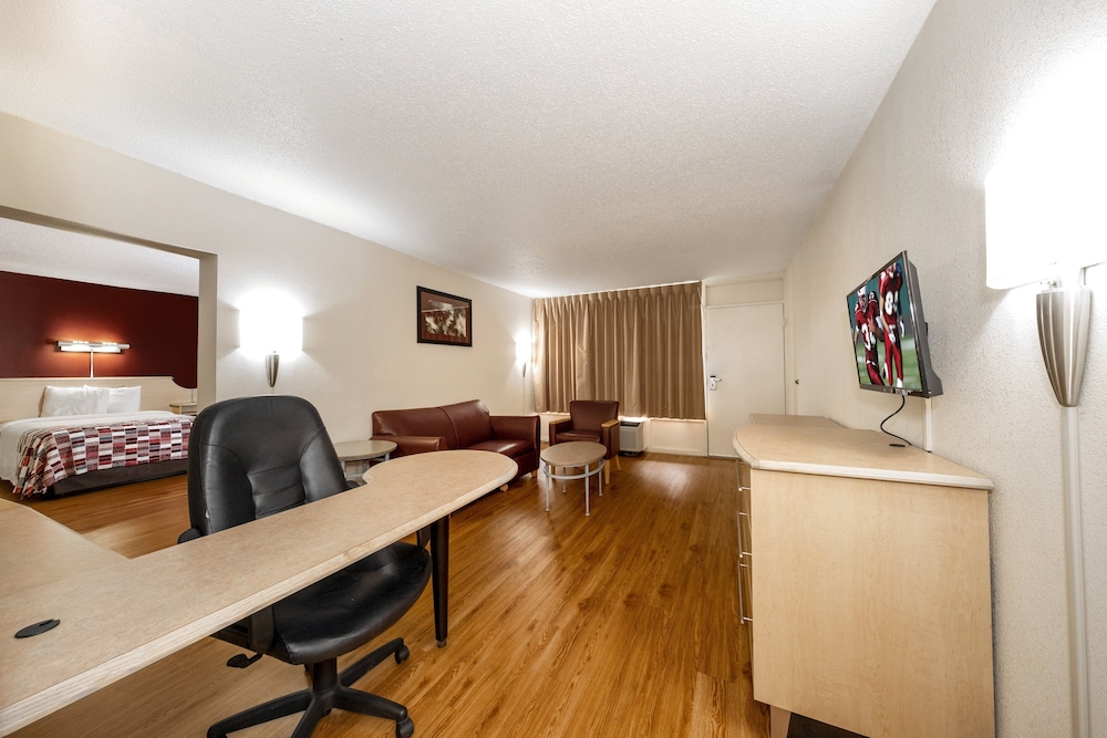 Quality Inn & Suites - photo 15