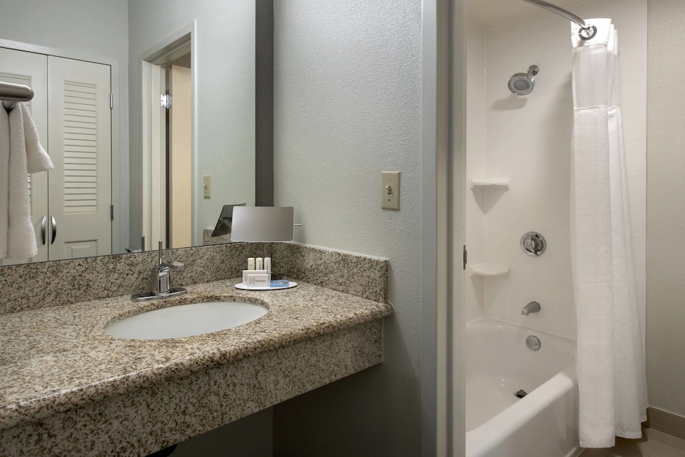 Courtyard by Marriott Boston Norwood Canton - photo 4