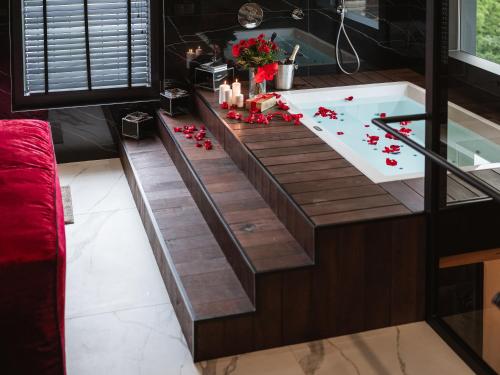 Art Penthouse with Jacuzzi Krakow Center — 4-Star Luxury Hotel in Krakow, Poland