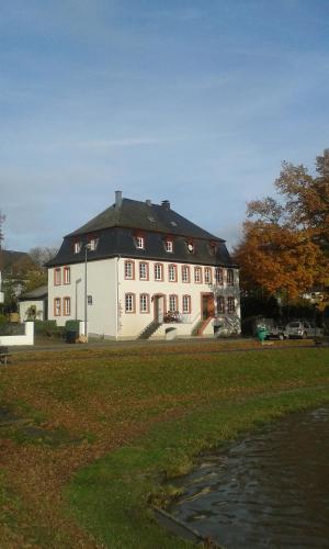 Ferienwohnung Roschen — 4-Star Luxury Hotel in Bernkastel-Kues, Germany