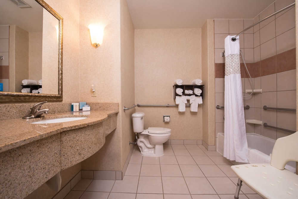 Hampton Inn & Suites Ontario - photo 23