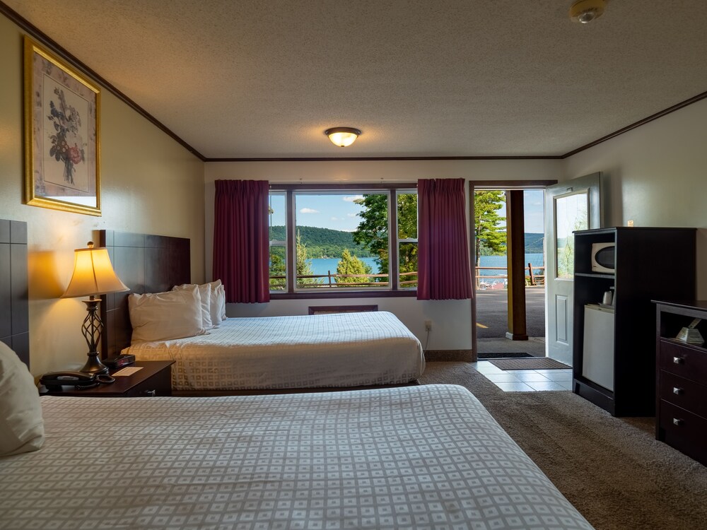 Lake 'N Pines Motel - photo 18