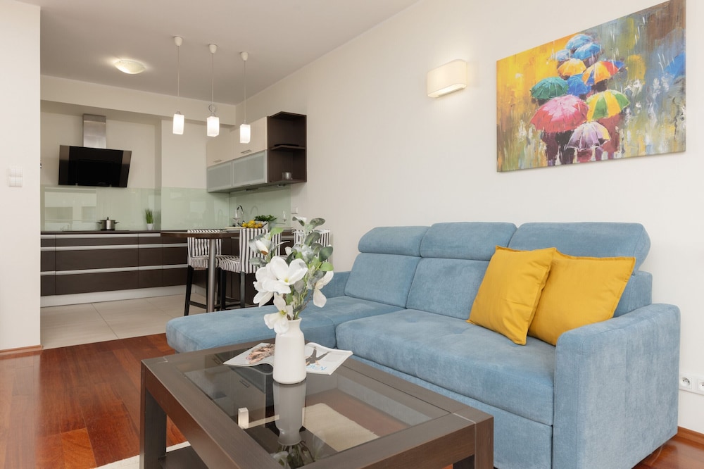 Apartment with Study Powstańców Śląskich by Noclegi Renters — 4-Star Luxury Hotel in Warsaw, Poland