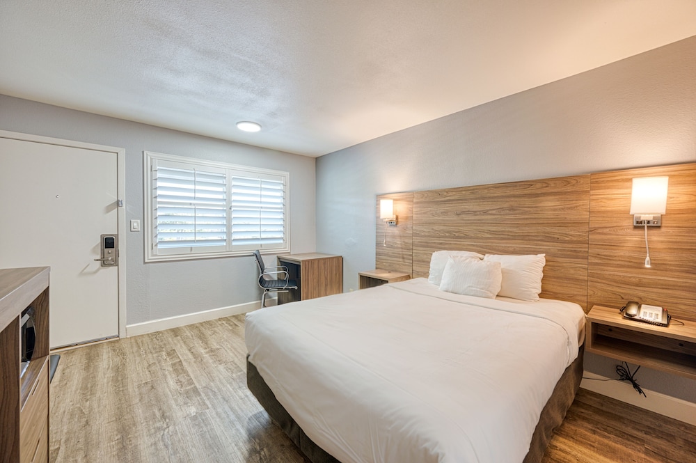 Vagabond Inn San Luis Obispo - photo 24