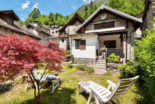 Chalet Casa dei Nonni — 4-Star Luxury Hotel in Ceppo Morelli, Italy