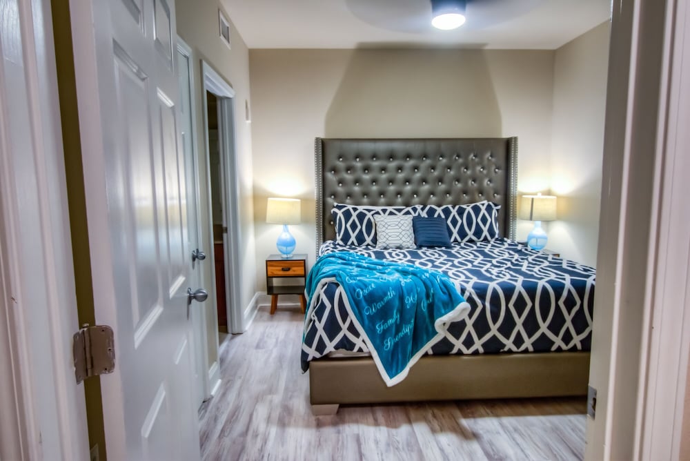 Laketown Wharf Resort by Aneliya's Rentals - photo 16