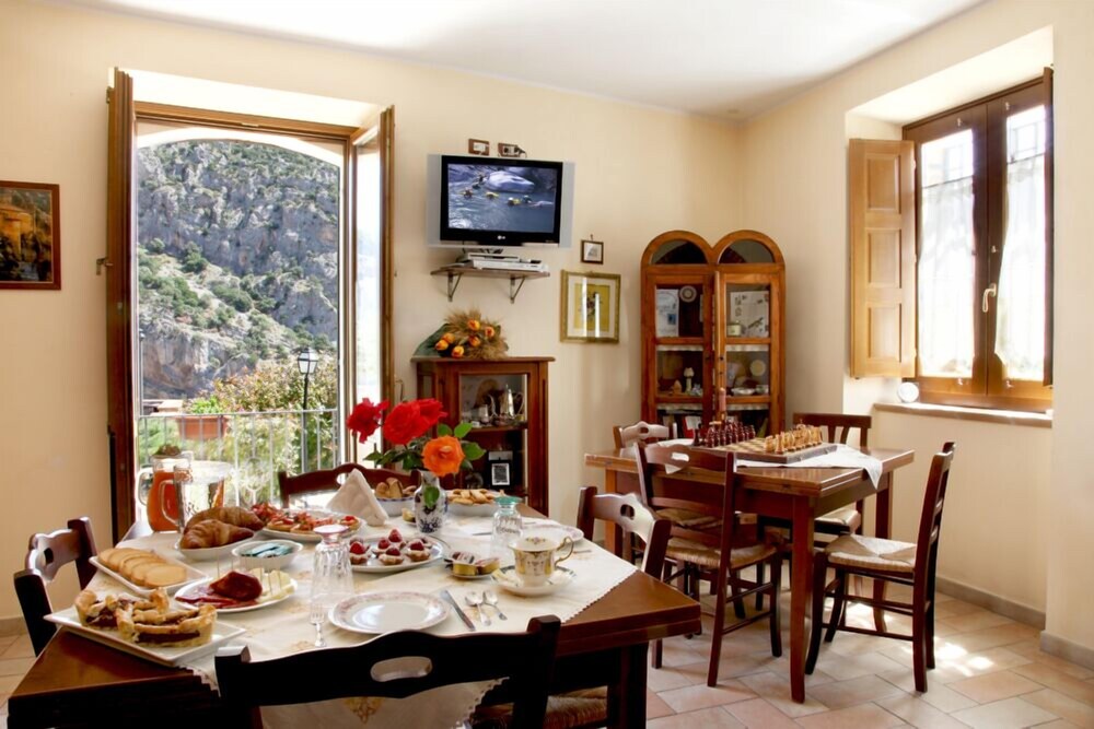 Il Belvedere — 4-Star Luxury Hotel in Civita, Italy