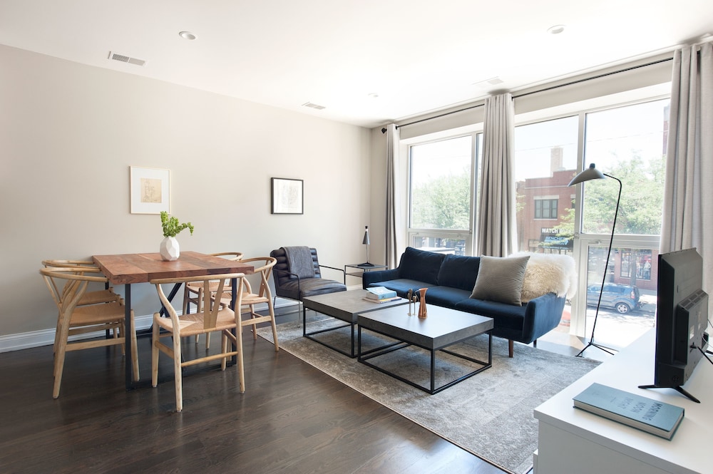 Sonder West Division — 4-Star Luxury Hotel in Chicago, United States