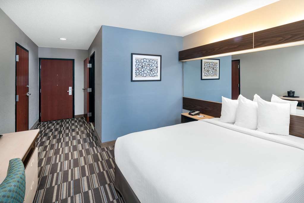 Microtel Inn and Suites by Wyndham Columbus North - photo 13