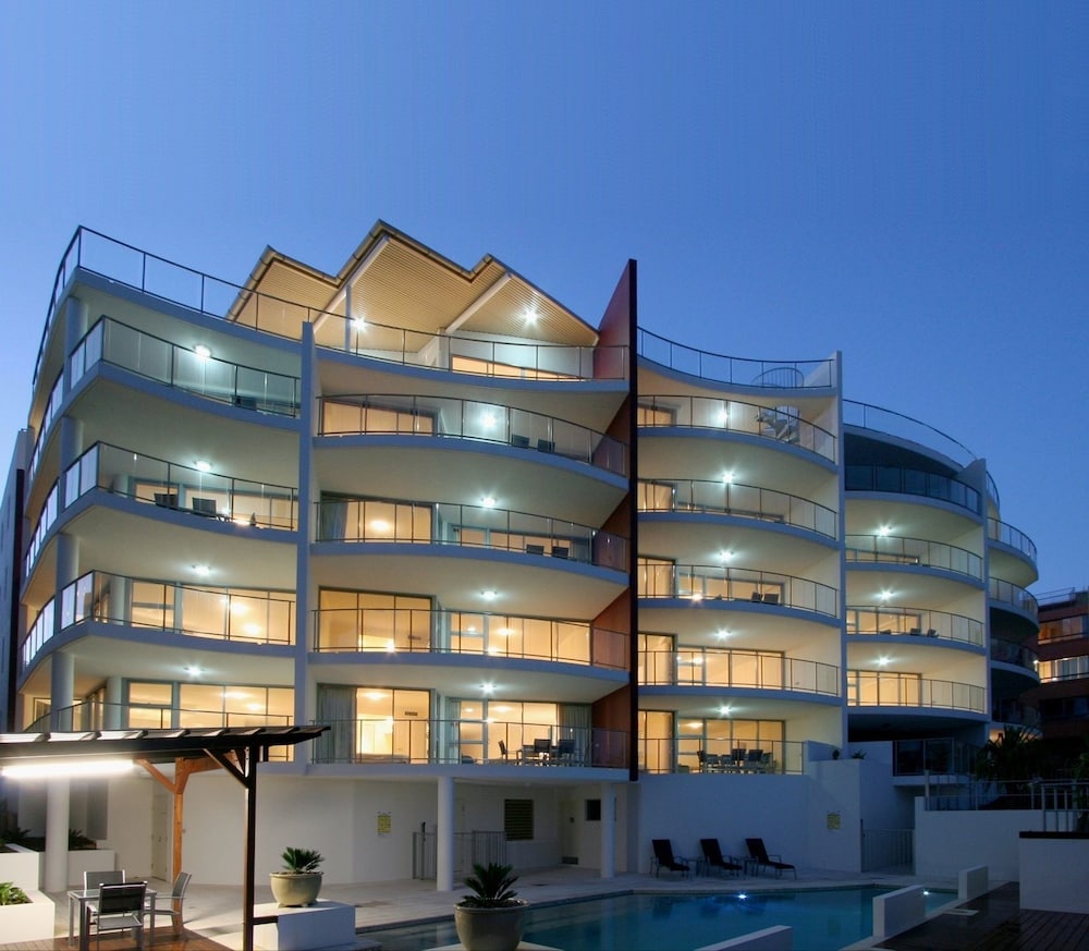 Salt On Kings Apartments — 4-Star Luxury Hotel in Kings Beach, Australia