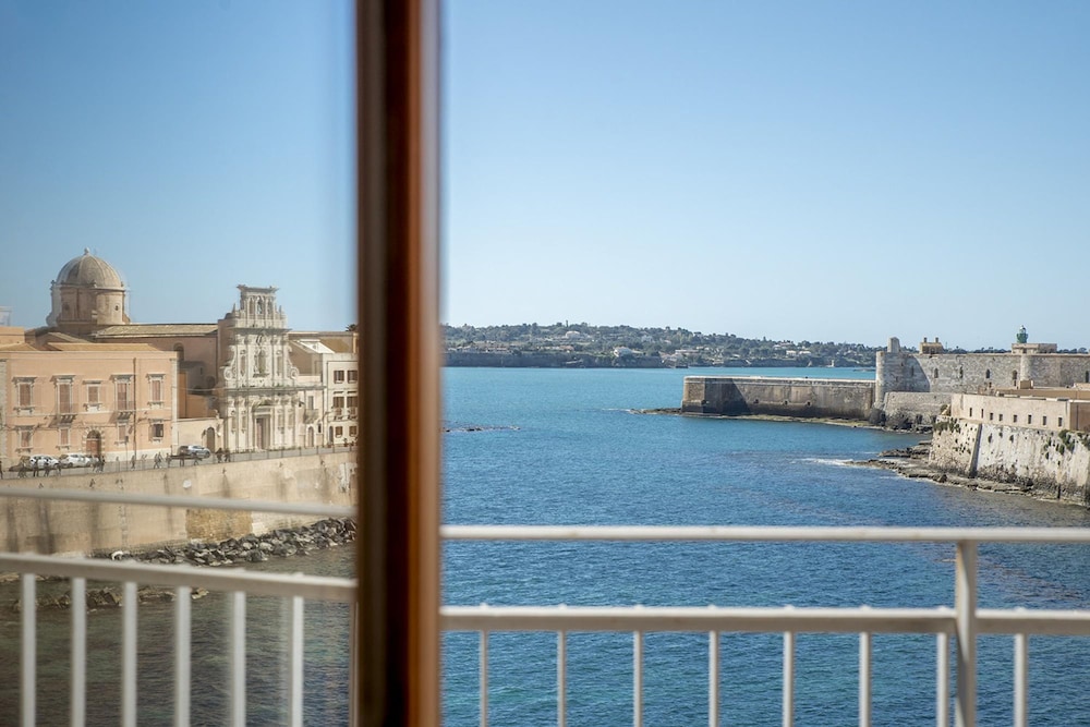 Ortigia Seafront Apartment by Wonderful Italy — 4-Star Luxury Hotel in Siracusa, Italy