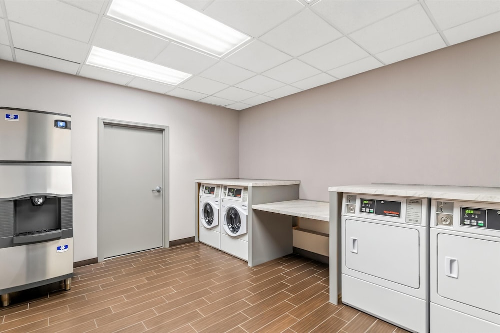 Hampton Inn Laramie - photo 45