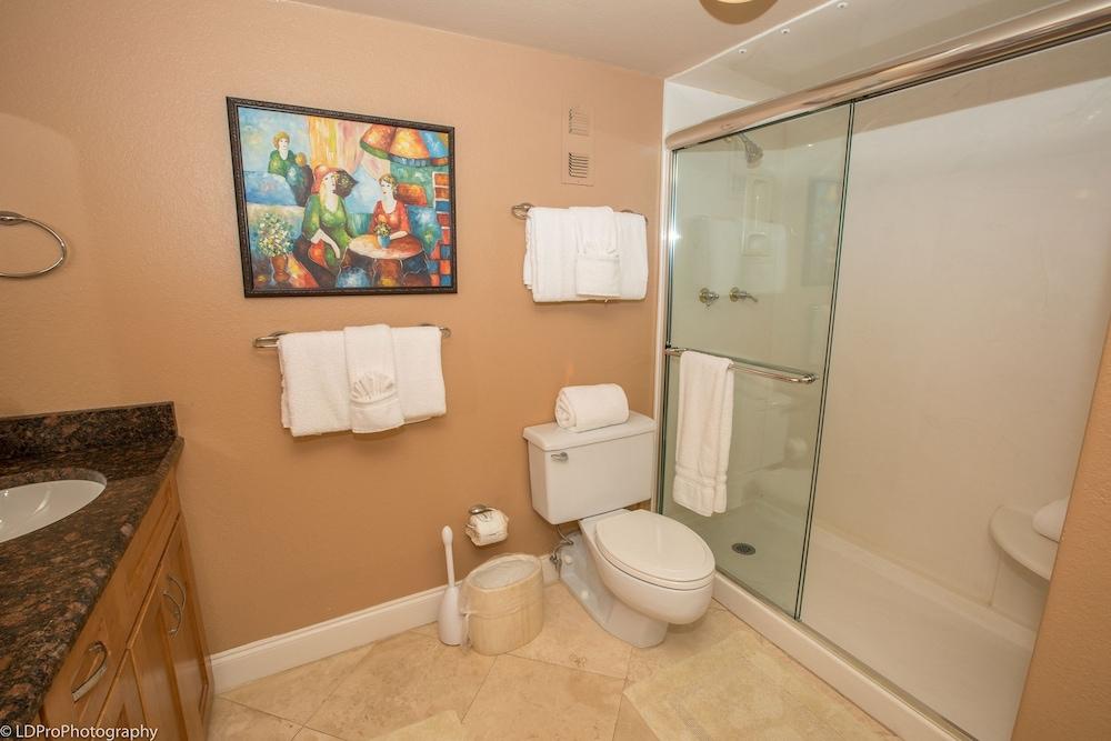 Shoreline Towers 1052 2 Bedroom Condo by RedAwning - photo 24
