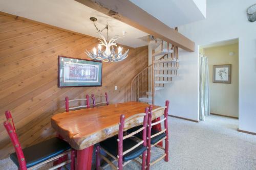 Aspen Creek — 5-Star Luxury Hotel in Mammoth Lakes, United States