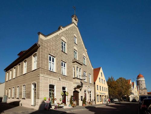 Weinstube Sinas Brettl — hotel in Noerdlingen