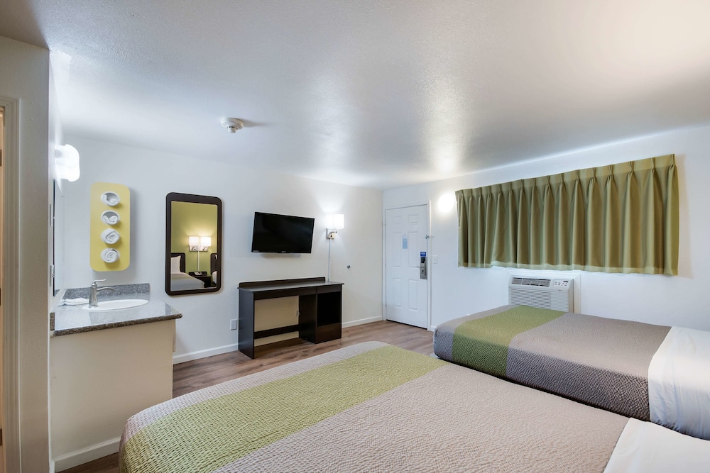 Motel 6 Burlington WA - photo 22