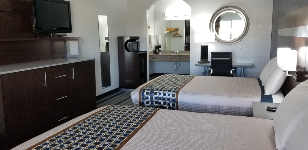 HomeBridge Inn and Suites - photo 5