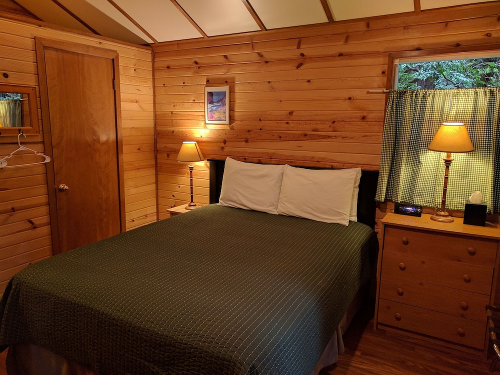 Emerald Forest Cabins - photo 9