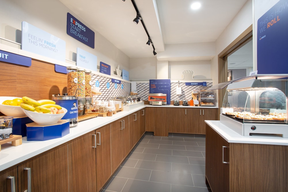 Holiday Inn Express & Suites Lincoln City by IHG - photo 30