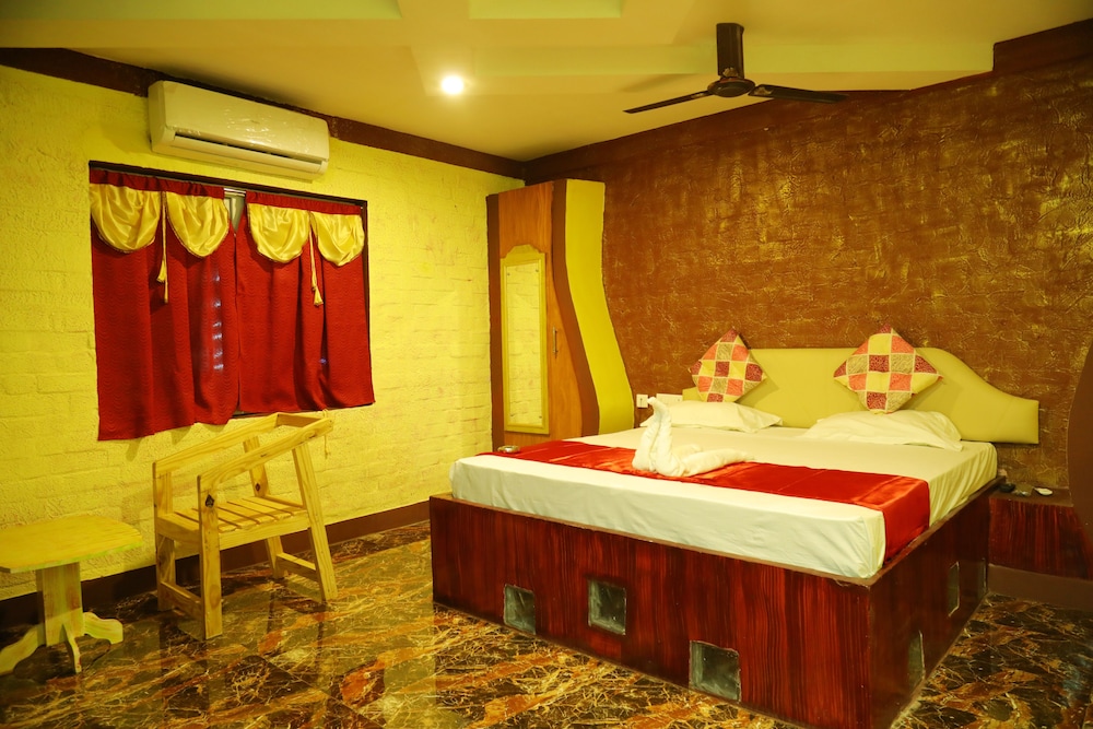 Navagiraga Resorts Hotel — Sirkazhi