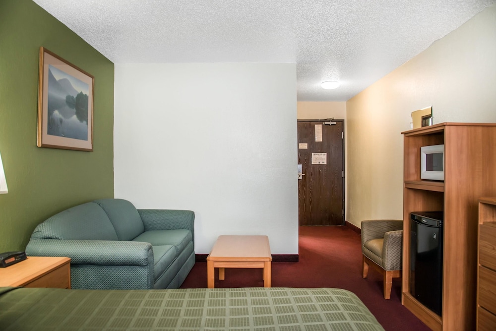 Hudson Inn & Suites - photo 11