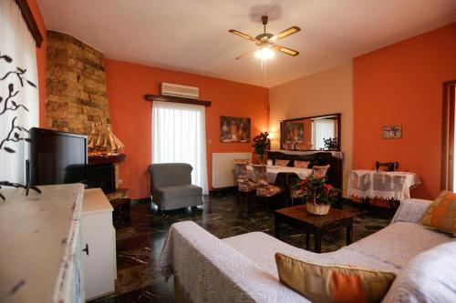 Marousa's Country House 12 minutes from Athens Airport — 4-Star Luxury Hotel in Koropi, Greece