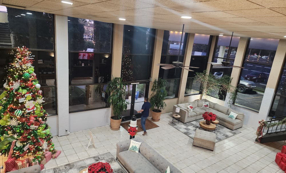 Mariposa Hotel - photo 4