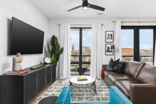Premium Condo with Huge Patio near Vanderbilt & Downtown — 4-Star Luxury Hotel in Nashville, United States