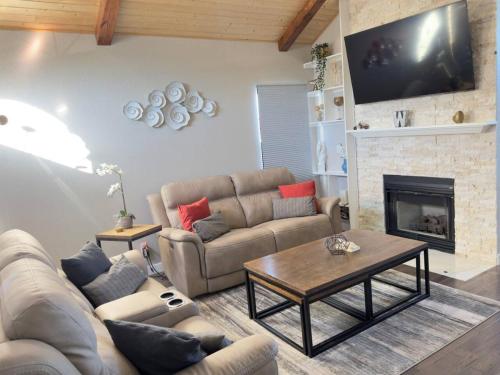Modern Haven Scenic Nature Views Near Chatfield Park — hotel in Littleton