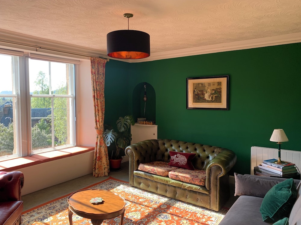 Squirrel Away At Leven House — 4-Star Luxury Hotel in Crieff, United Kingdom