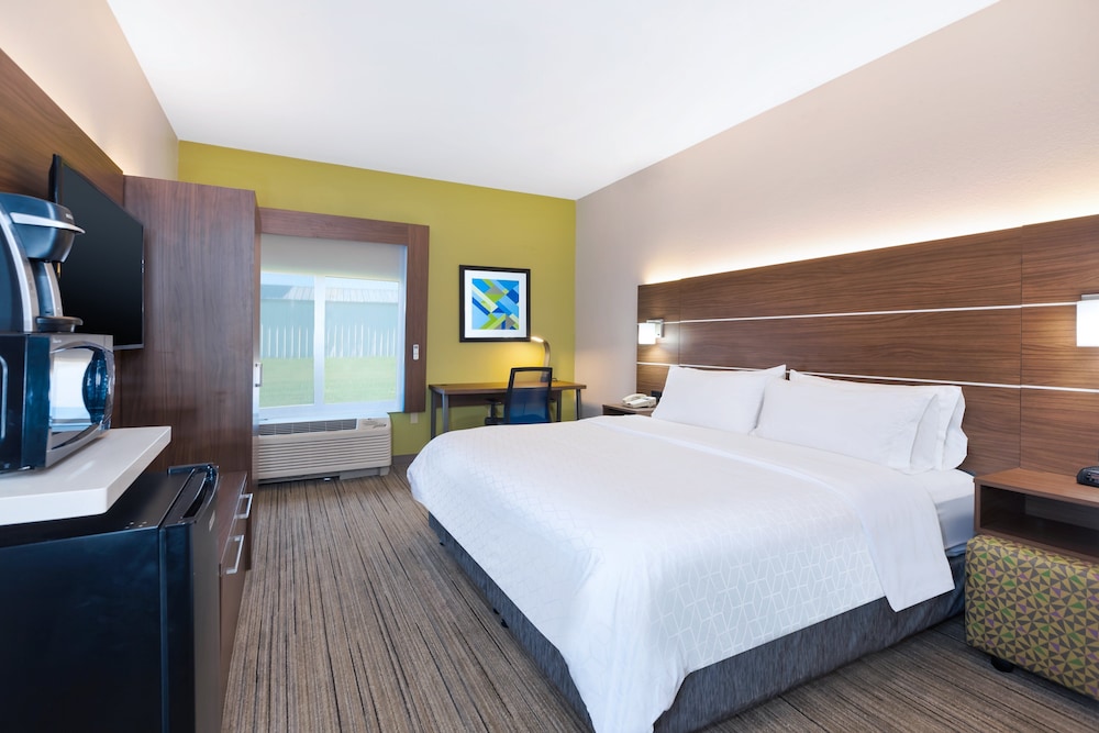 Holiday Inn Express & Suites Three Rivers by IHG - photo 10