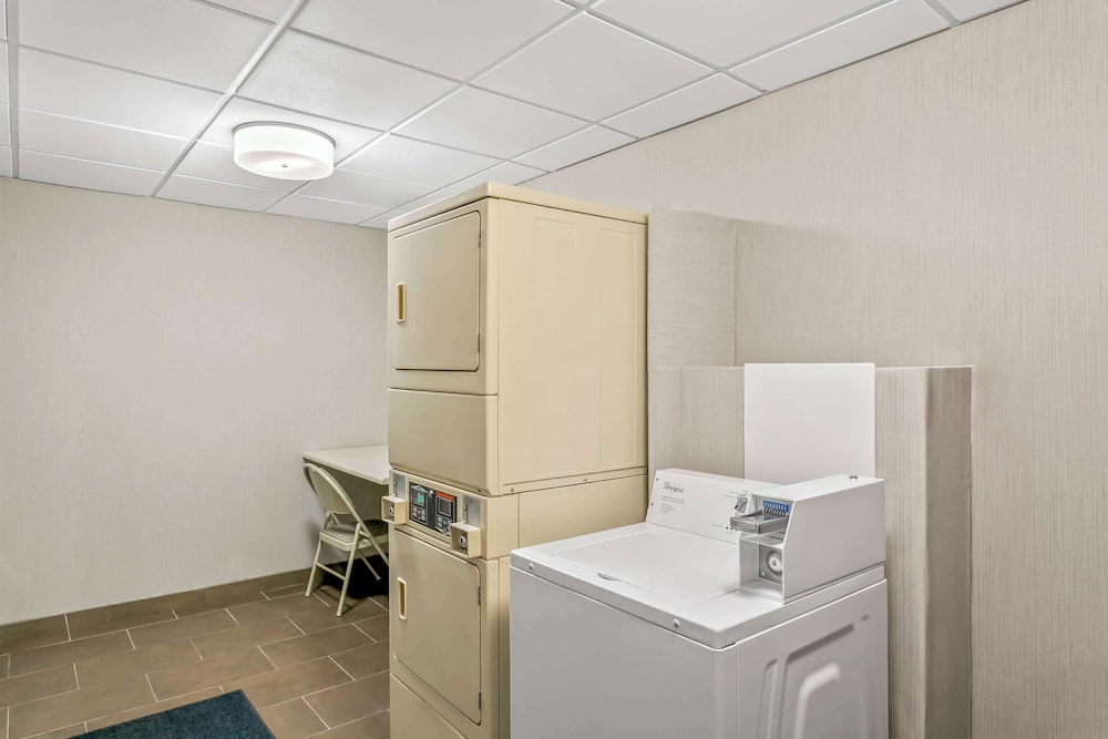 Hampton Inn Bowie - photo 32
