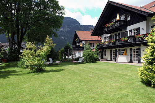 Hotel Edelweiss Garni — 4-Star Luxury Hotel in Garmisch-Partenkirchen, Germany