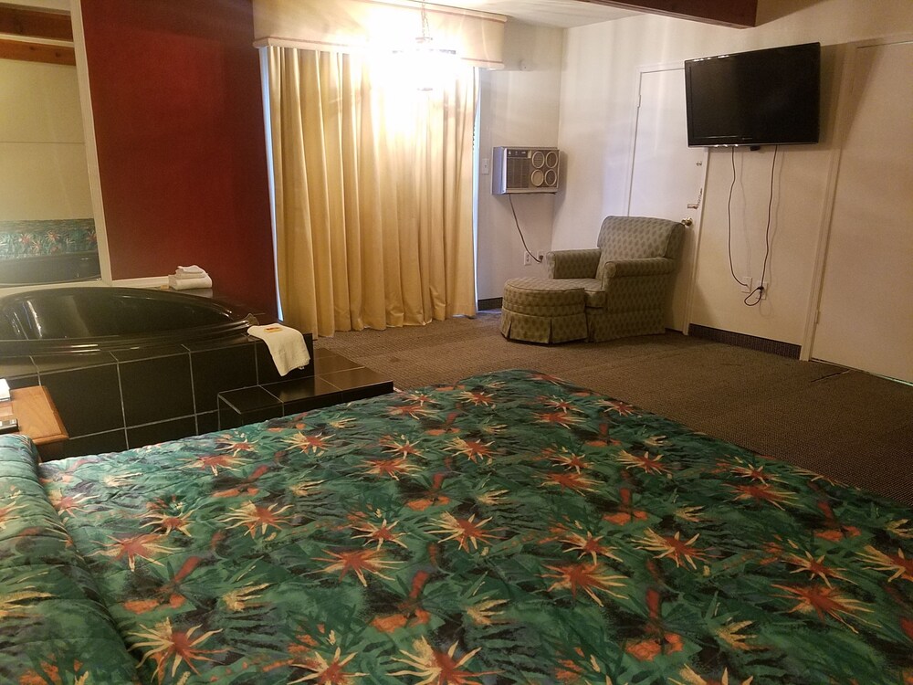 Maplehurst Motel - photo 9