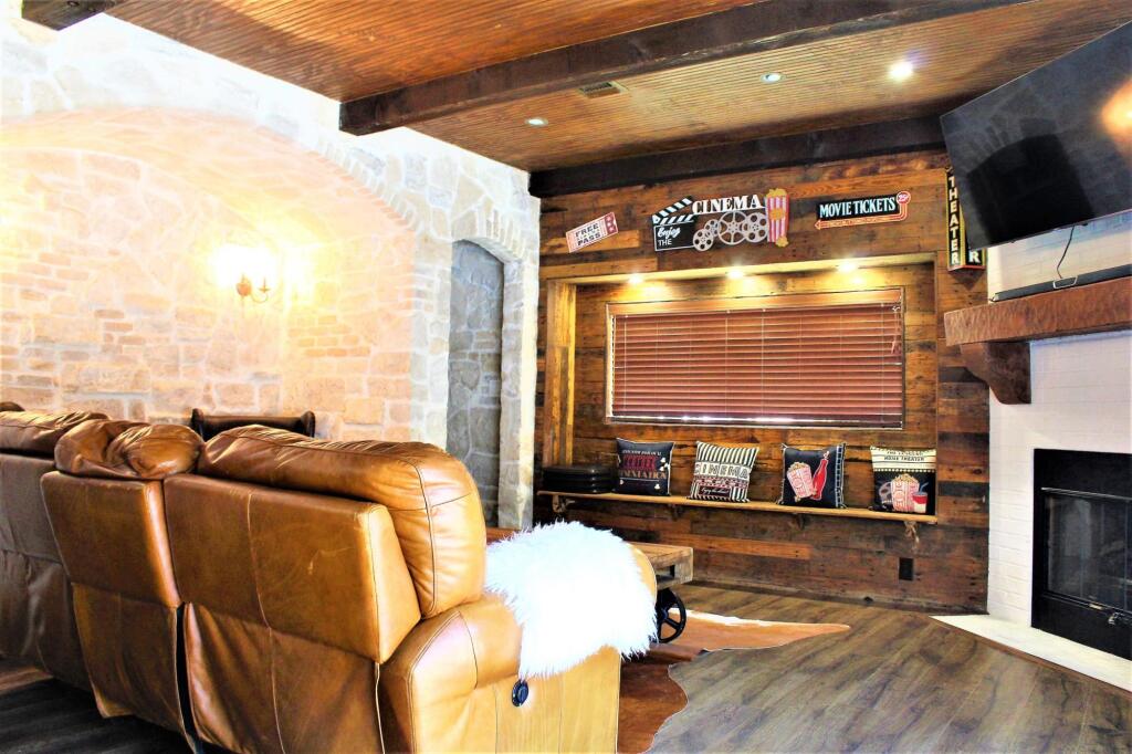 The Rustic Inn Family Friendly Near Fiesta Texas - photo 13