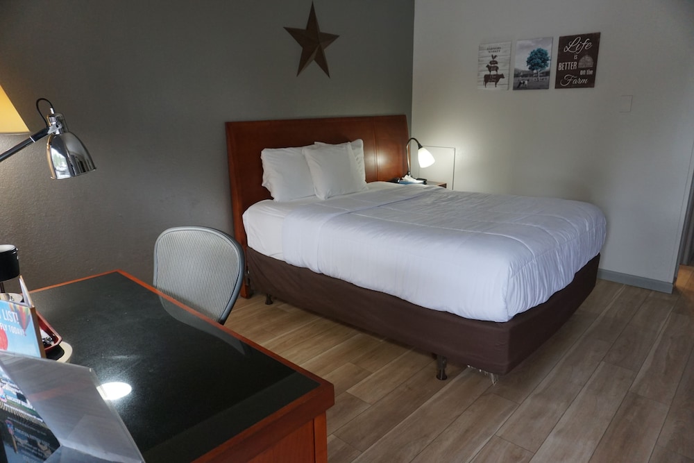 Harvest Drive Family Inn - photo 17