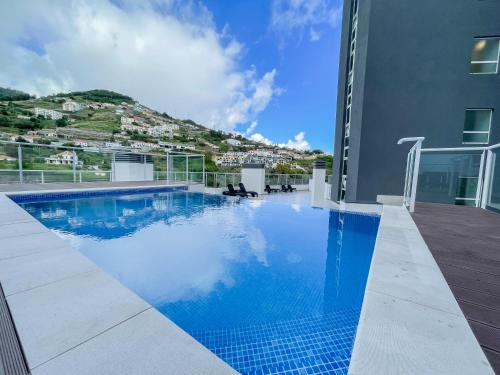 Sandie's Serene Stay — 4-Star Luxury Hotel in Canico, Portugal