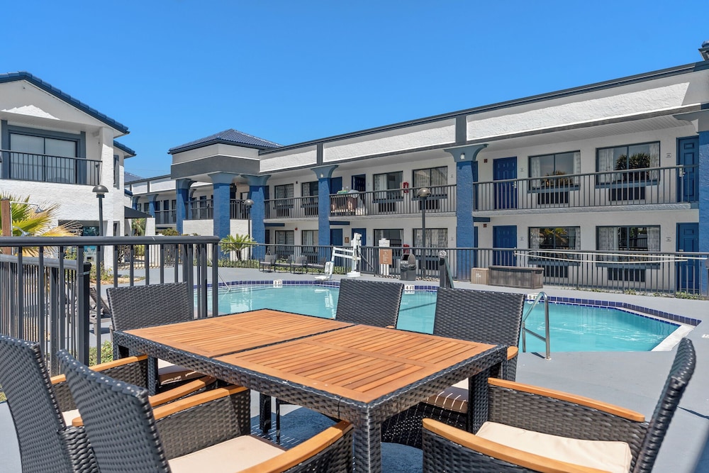 Baymont by Wyndham Orlando East - photo 26