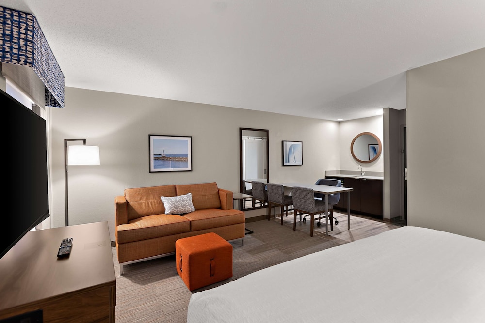Hampton Inn & Suites by Hilton Petoskey - photo 44