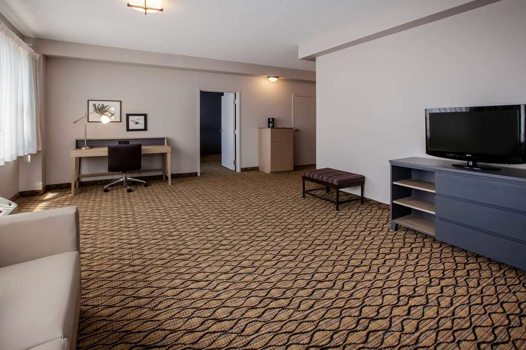Days Inn & Suites by Wyndham Rochester Hills MI - photo 12