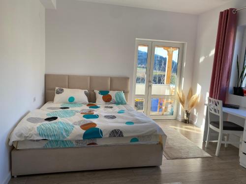 Bright Cozy Room With Balcony — Corovode