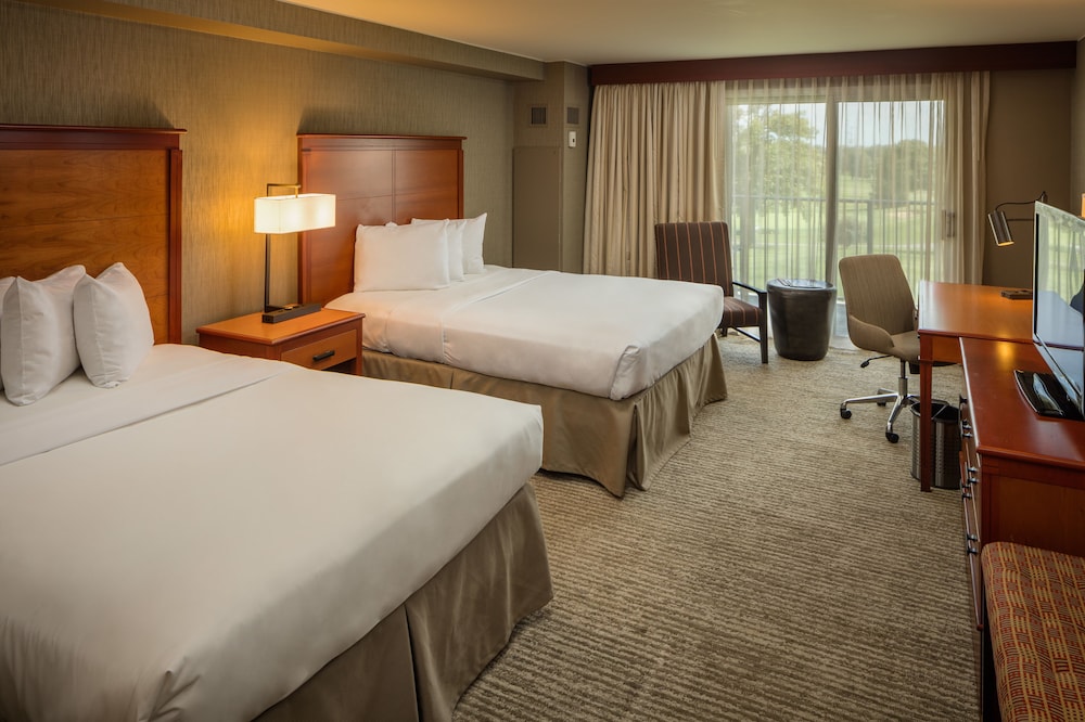 Eaglewood Resort and Spa - photo 10