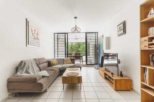 Chaleureux et spacieux duplex proche de la plage — 4-Star Luxury Hotel in Le Gosier, Guadeloupe