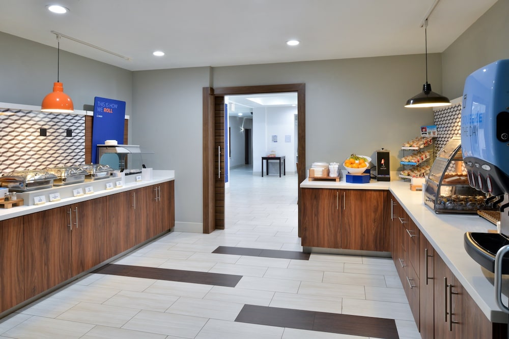 Holiday Inn Express & Suites Carthage by IHG - photo 63