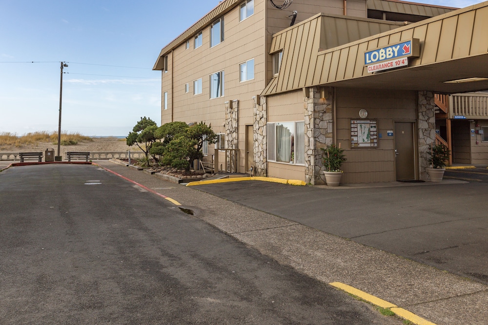 Ebb Tide Oceanfront Inn - photo 74