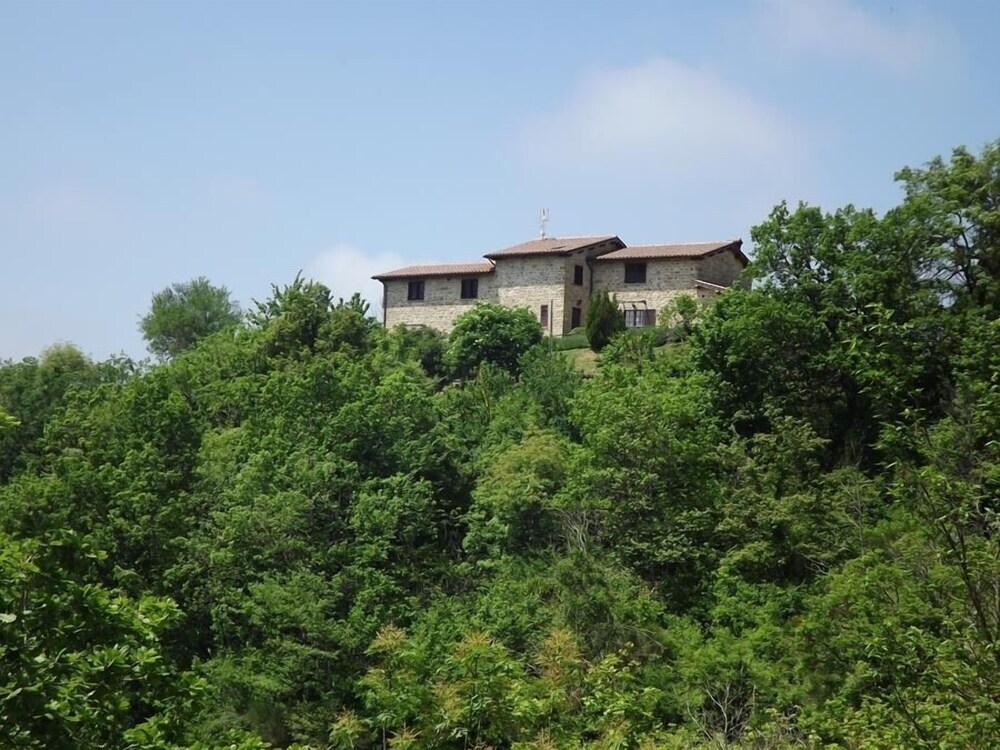 Cannabis Clinic & Restaurant in Gubbio, Italy