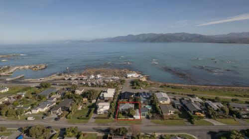 Classic Kiwi Bach Southbay in Kaikoura, New Zealand