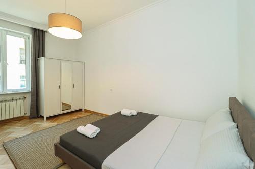 Stylish 3BR Apt near Mziuri Park By Wehost