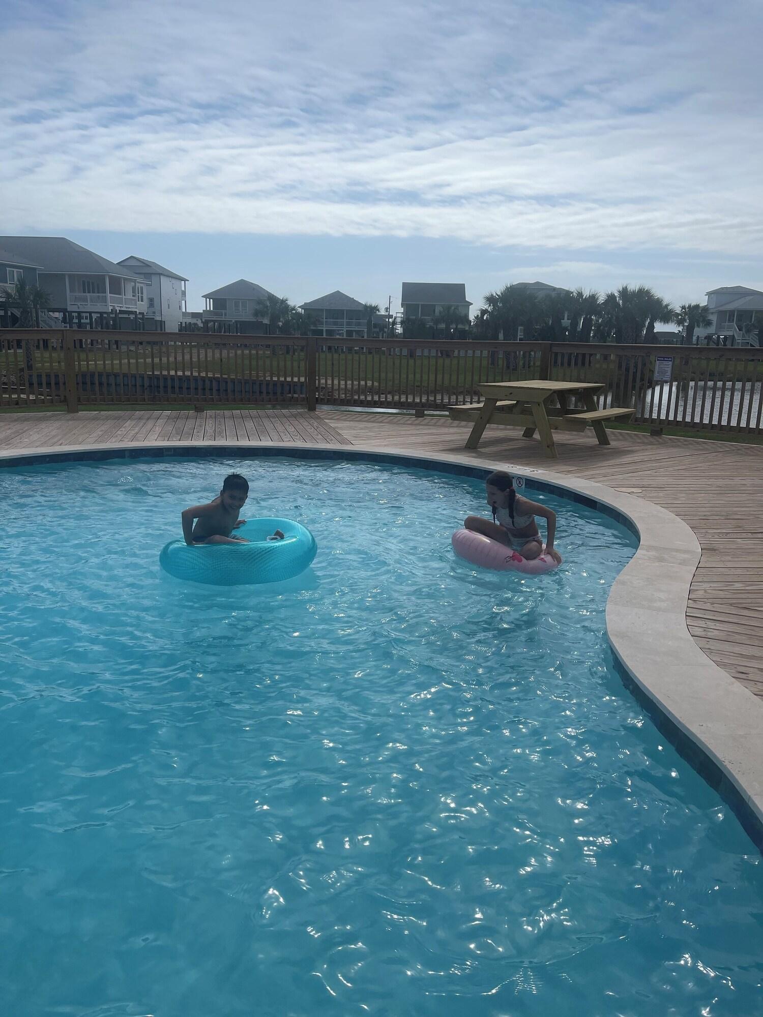 Galveston Beach House with Water Views — 4-Star Luxury Hotel in Galveston, United States