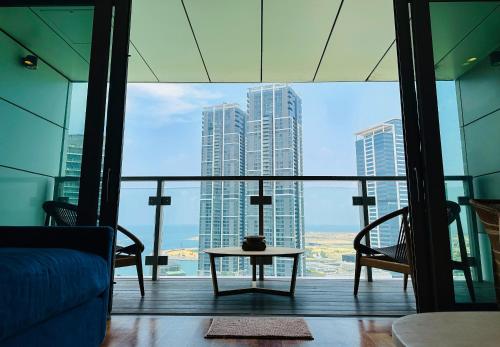 Azure Casa at Cinnamon Life Residence — 4-Star Luxury Hotel in Colombo, Sri Lanka
